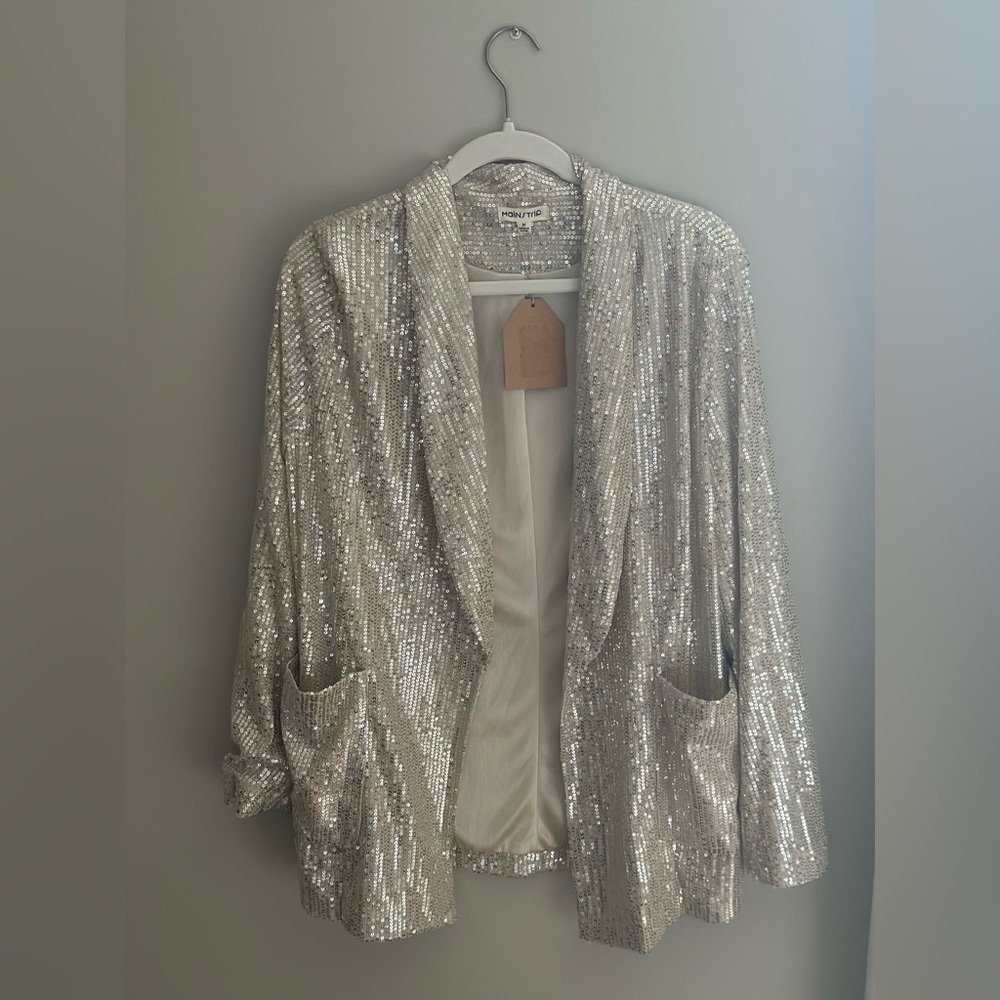 Main Strip Shimmering Gold Sequin Blazer - Picture 11 of 12